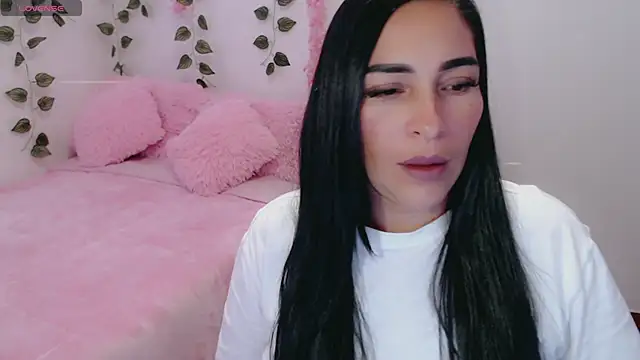 Snapshot of luna_lgomez_ chatting on 03.01.25 luna lgomez online show from 03.01.25