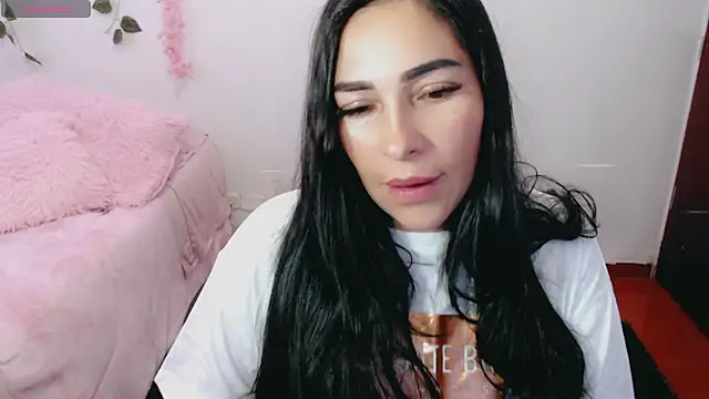 Snapshot of luna_lgomez_ chatting on 03.06.25 luna lgomez online show from 03.06.25