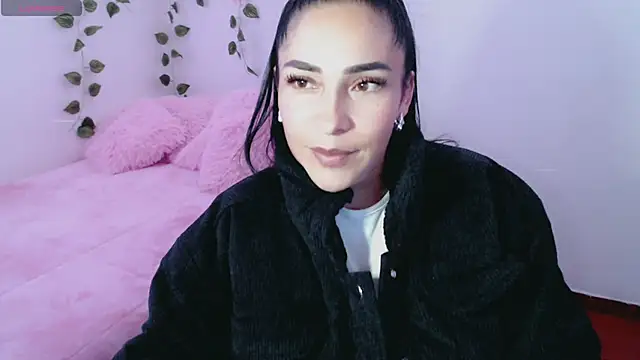 Snapshot of luna_lgomez_ chatting on 03.08.25 luna lgomez online show from 03.08.25