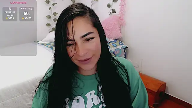 Snapshot of luna_lgomez_ chatting on 03.18.25 luna lgomez online show from 03.18.25