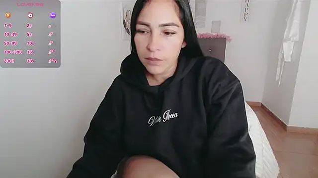 Snapshot of luna_lgomez_ chatting on 10.15.25 luna lgomez online show from 10.15.25