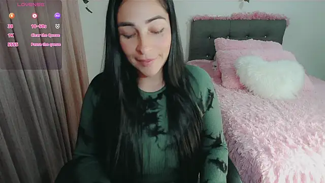 Snapshot of luna_lgomez_ chatting on 10.28.25 luna lgomez online show from 10.28.25