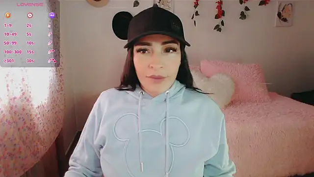 Snapshot of luna_lgomez_ chatting on 11.12.25 luna lgomez online show from 11.12.25