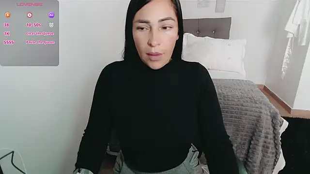 Snapshot of luna_lgomez_ chatting on 11.27.25 luna lgomez online show from 11.27.25