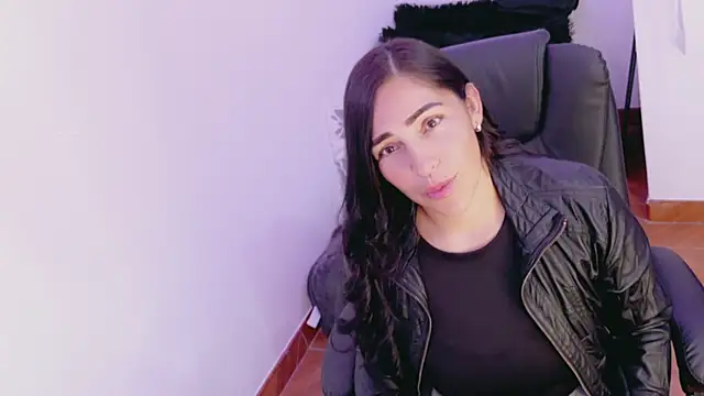 luna lgomez  online show from 04.18.26