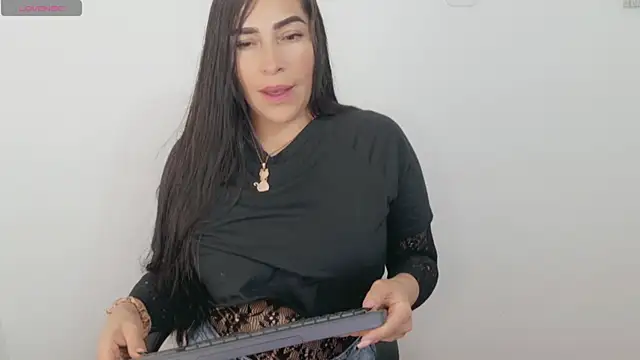Snapshot of luna_lgomez_ chatting on 07.18.26 luna lgomez online show from 07.18.26