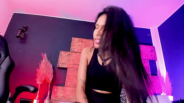 Snapshot of Fernanda_liie_ chatting on 03.18.25 Fernanda liie online show from 03.18.25