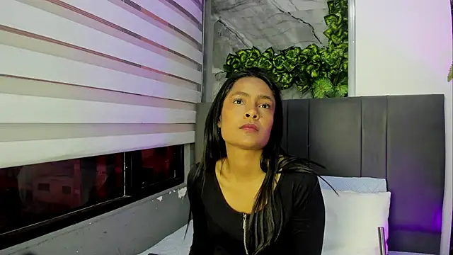 Snapshot of Fernanda_liie_ chatting on 10.08.25 Fernanda liie online show from 10.08.25