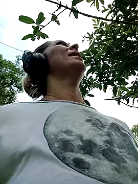 Snapshot of Sara_Valkyri chatting on 03.09.25 Sara Valkyri online show from 03.09.25