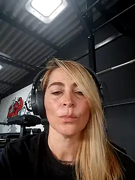 Snapshot of Sara_Valkyri chatting on 03.13.25 Sara Valkyri online show from 03.13.25