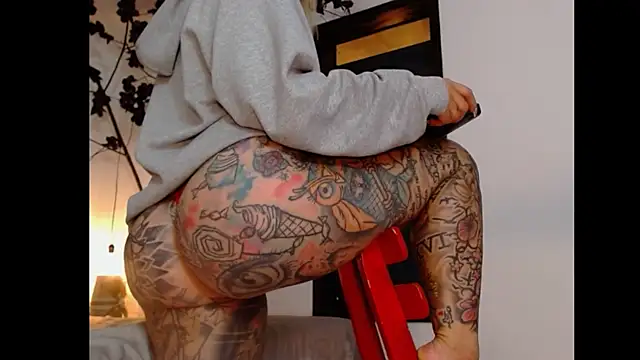 Snapshot of Sara_Valkyri chatting on 03.18.25 Sara Valkyri online show from 03.18.25