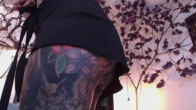 Snapshot of Sara_Valkyri chatting on 10.05.25 Sara Valkyri online show from 10.05.25