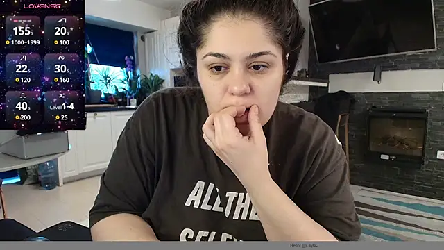 Snapshot of Layla- chatting on 01.10.25 Layla- online show from 01.10.25