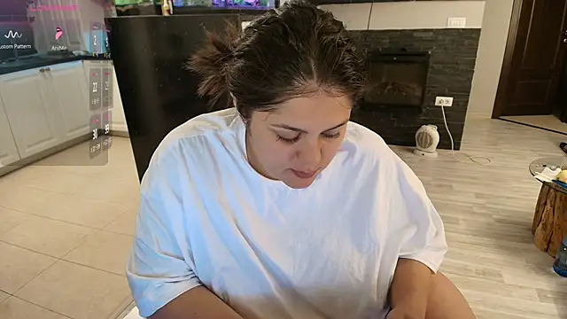 Snapshot of Layla- chatting on 10.01.25 Layla- online show from 10.01.25