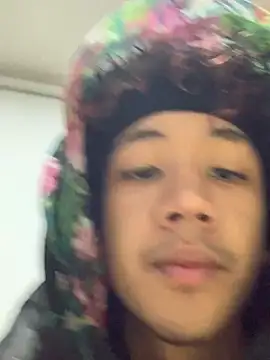 Snapshot of chillcol chatting on 03.17.25 chillcol online show from 03.17.25