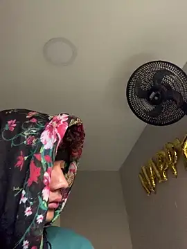 Snapshot of chillcol chatting on 03.19.25 chillcol online show from 03.19.25