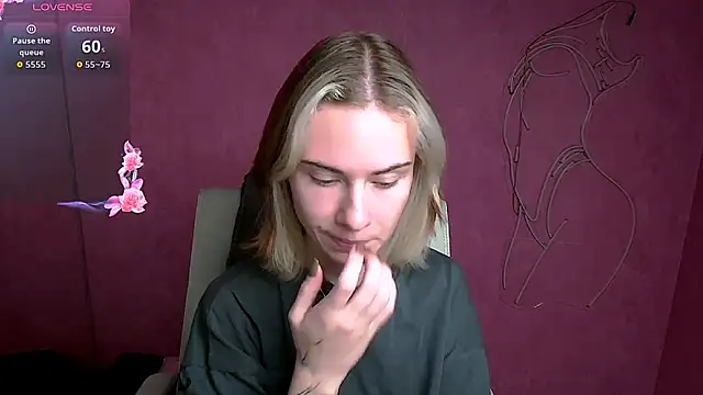 Snapshot of Fiona_Night chatting on 10.13.25 Fiona Night online show from 10.13.25