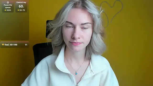 Snapshot of Fiona_Night chatting on 10.26.25 Fiona Night online show from 10.26.25