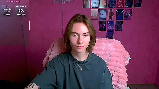 Snapshot of Fiona_Night chatting on 11.23.25 Fiona Night online show from 11.23.25