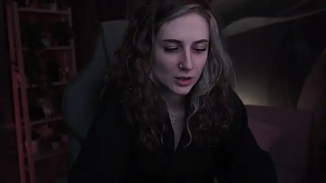 Snapshot of OliviaMcClean chatting on 10.29.25 OliviaMcClean online show from 10.29.25