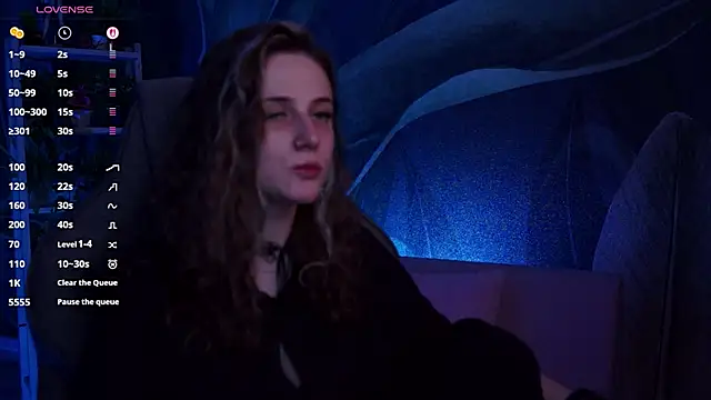 Snapshot of OliviaMcClean chatting on 11.07.25 OliviaMcClean online show from 11.07.25