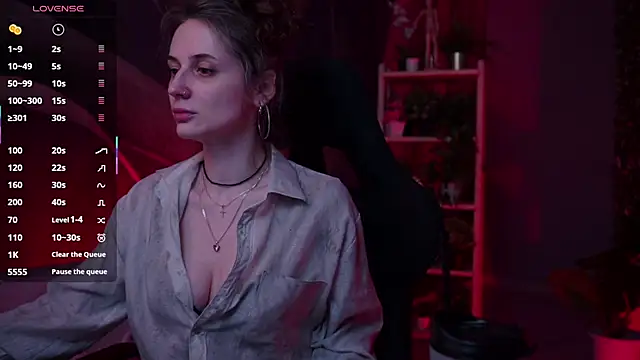 Snapshot of OliviaMcClean chatting on 11.23.25 OliviaMcClean online show from 11.23.25