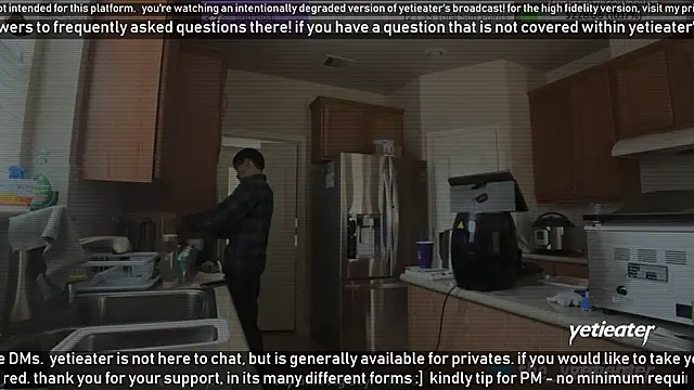 Snapshot of yetieater chatting on 01.15.25 yetieater online show from 01.15.25