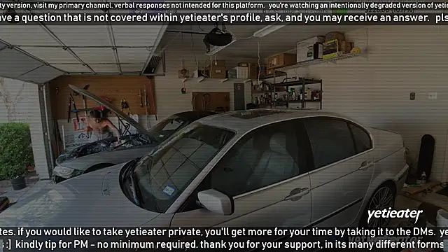 Snapshot of yetieater chatting on 03.18.25 yetieater online show from 03.18.25