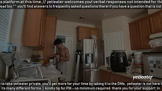 Snapshot of yetieater chatting on 02.11.26 yetieater online show from 02.11.26