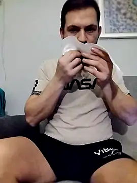 Snapshot of iurinicola chatting on 02.02.26 iurinicola online show from 02.02.26