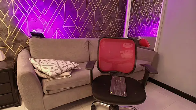 Snapshot of Tahara_Romanov chatting on 03.15.25 Tahara Romanov online show from 03.15.25