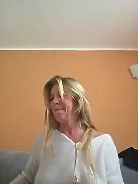 Snapshot of Melody73 chatting on 11.10.25 Melody73 online show from 11.10.25