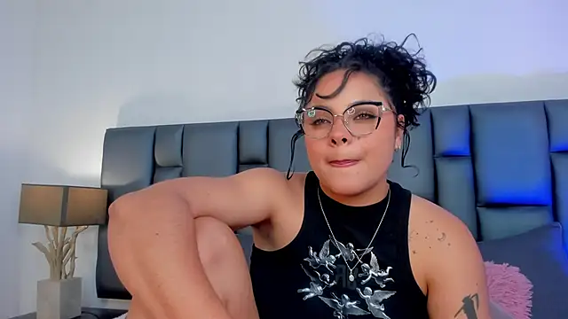 Snapshot of LunaSotto chatting on 03.06.25 LunaSotto online show from 03.06.25