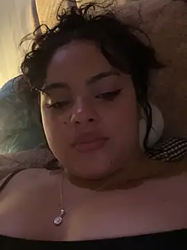 Snapshot of LunaSotto chatting on 03.08.25 LunaSotto online show from 03.08.25