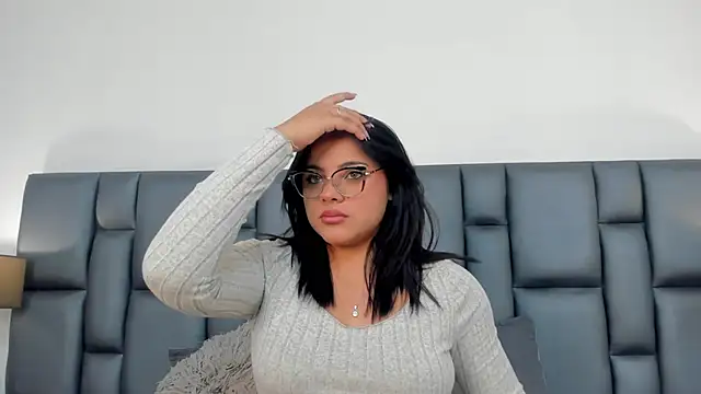 Snapshot of LunaSotto chatting on 03.12.25 LunaSotto online show from 03.12.25