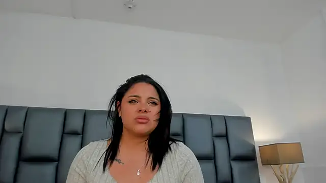 Snapshot of LunaSotto chatting on 03.13.25 LunaSotto online show from 03.13.25