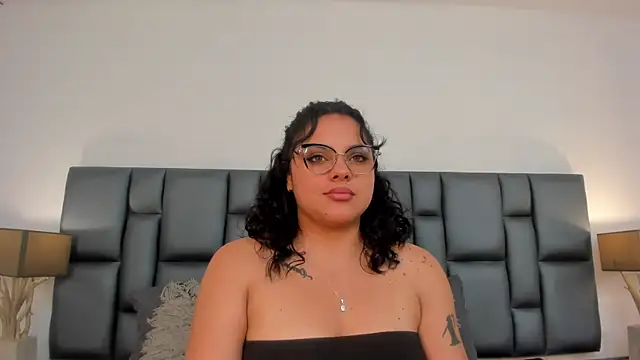 Snapshot of LunaSotto chatting on 03.16.25 LunaSotto online show from 03.16.25