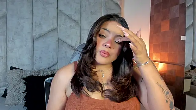 Snapshot of LunaSotto chatting on 09.24.25 LunaSotto online show from 09.24.25