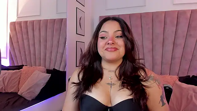 Snapshot of LunaSotto chatting on 10.04.25 LunaSotto online show from 10.04.25