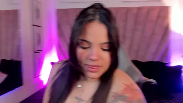 Snapshot of LunaSotto chatting on 10.08.25 LunaSotto online show from 10.08.25