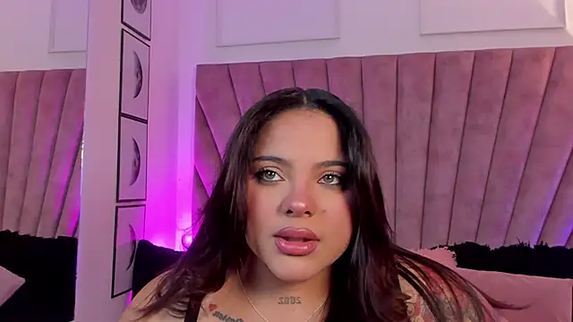 Snapshot of LunaSotto chatting on 10.15.25 LunaSotto online show from 10.15.25