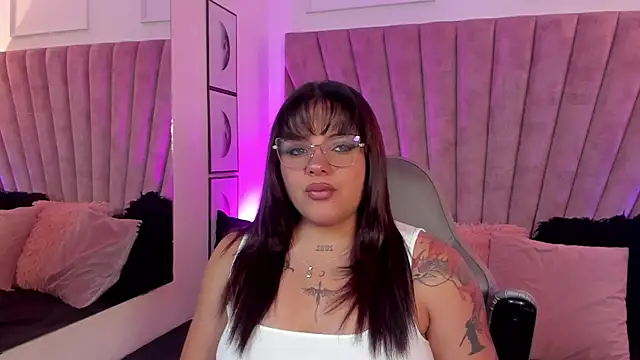 Snapshot of LunaSotto chatting on 10.28.25 LunaSotto online show from 10.28.25