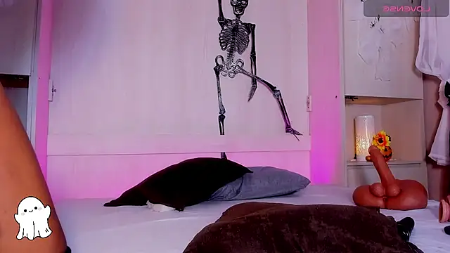 Snapshot of BeverlySteel chatting on 10.08.25 BeverlySteel online show from 10.08.25