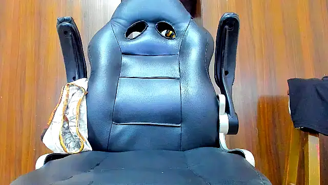 Snapshot of Dreamastercum_ chatting on 11.05.25 Dreamastercum online show from 11.05.25