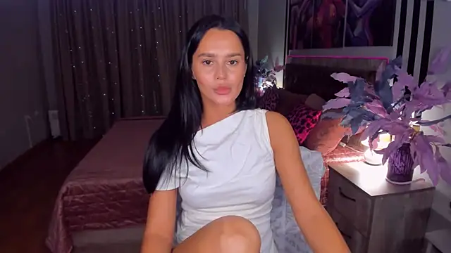 Snapshot of DanaSincere chatting on 11.14.25 DanaSincere online show from 11.14.25