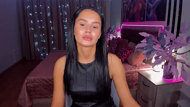 Snapshot of DanaSincere chatting on 11.21.25 DanaSincere online show from 11.21.25