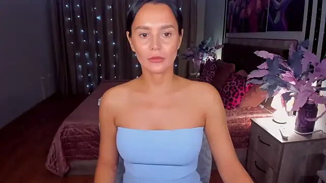 Snapshot of DanaSincere chatting on 11.29.25 DanaSincere online show from 11.29.25