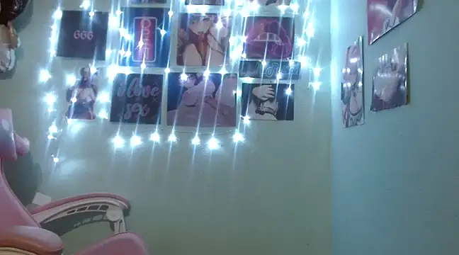 Snapshot of Sali_Poison chatting on 03.18.25 Sali Poison online show from 03.18.25