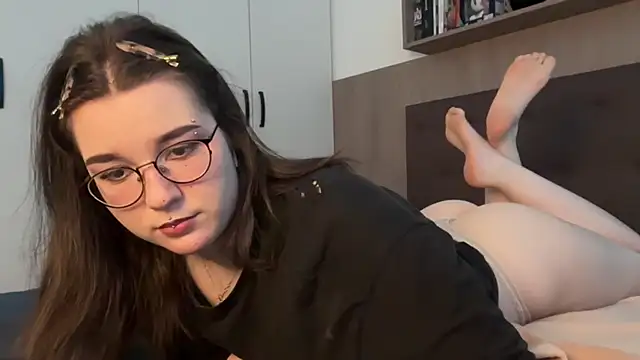 Snapshot of BeeBlossom chatting on 03.21.25 BeeBlossom online show from 03.21.25