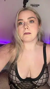 Snapshot of April_Vancee chatting on 09.24.25 April Vancee online show from 09.24.25